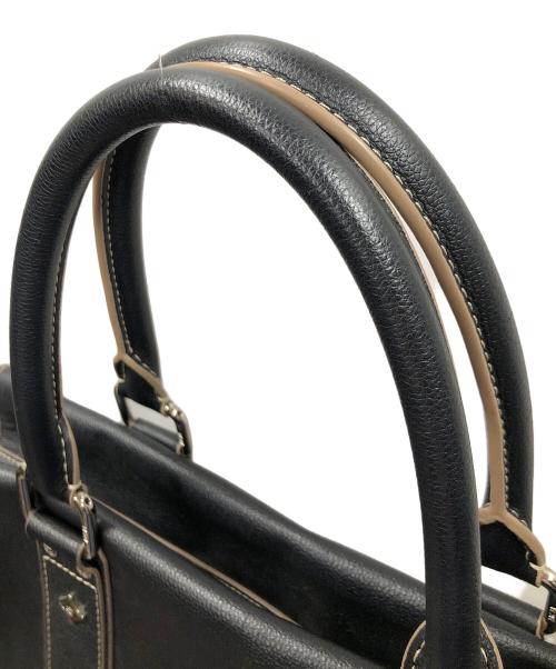 MCM（エムシーエム）MCM (エムシーエム) ハンドバッグ Black Leather Studdes Frame Bag（ブラック レザー スタッデッド フレーム バッグ） ブラック サイズ:実寸サイズにてご確認ください。の古着・服飾アイテム