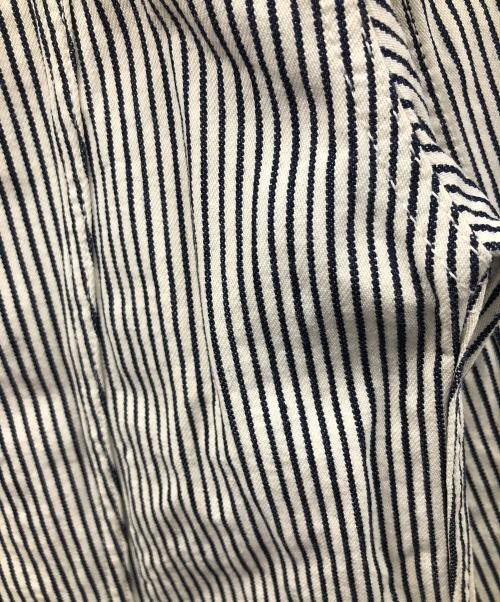 LEVI'S（リーバイス）LEVI'S (リーバイス) トラッカージャケット ホワイト×ブラック サイズ:Mの古着・服飾アイテム