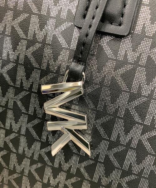 MICHAEL KORS（マイケル・コース）MICHAEL KORS (マイケル・コース) ハンドバッグ MKシグネチャー LAILA メタリック サッチェル ミディアム ブラック サイズ:実寸サイズにてご確認ください。の古着・服飾アイテム