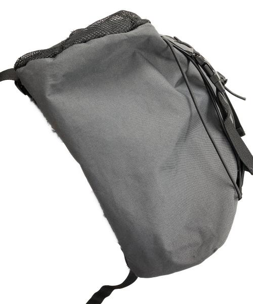 CarHartt（カーハート）CarHartt (カーハート) リュック KICKFLIP BACKPACK（キックフリップ バックパック） グレー サイズ:実寸サイズにてご確認ください。の古着・服飾アイテム