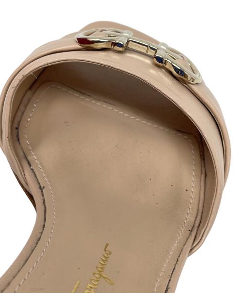 Salvatore Ferragamo（サルヴァトーレ フェラガモ）Salvatore Ferragamo (サルヴァトーレ フェラガモ) パンプス ONDINA（オンディーナ） ベージュ サイズ:6の古着・服飾アイテム