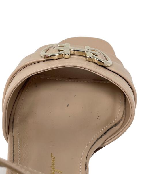 Salvatore Ferragamo（サルヴァトーレ フェラガモ）Salvatore Ferragamo (サルヴァトーレ フェラガモ) パンプス ONDINA（オンディーナ） ベージュ サイズ:6の古着・服飾アイテム