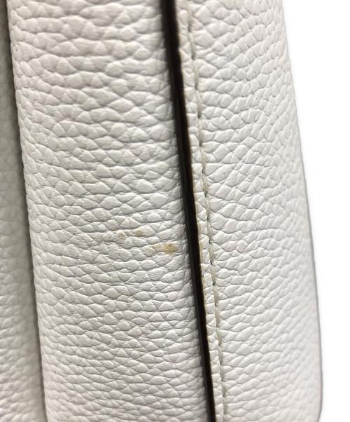 MICHAEL KORS（マイケル・コース）MICHAEL KORS (マイケル・コース) 2WAYバッグ ハンドバッグ ショルダーバッグ ADELE MD MESSENGER（アデル ミディアム メッセンジャー） ホワイト サイズ:実寸サイズにてご確認ください。の古着・服飾アイテム