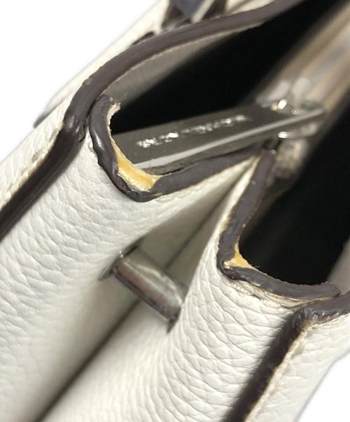 MICHAEL KORS（マイケル・コース）MICHAEL KORS (マイケル・コース) 2WAYバッグ ハンドバッグ ショルダーバッグ ADELE MD MESSENGER（アデル ミディアム メッセンジャー） ホワイト サイズ:実寸サイズにてご確認ください。の古着・服飾アイテム