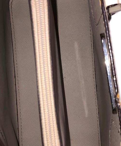 MICHAEL KORS（マイケル・コース）MICHAEL KORS (マイケル・コース) 2WAYバッグ ハンドバッグ ショルダーバッグ ADELE MD MESSENGER（アデル ミディアム メッセンジャー） ホワイト サイズ:実寸サイズにてご確認ください。の古着・服飾アイテム