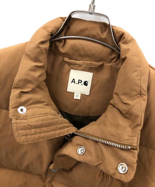 A.P.C.（アーペーセー）A.P.C. (アーペーセー) CarHartt (カーハート) ダウンベスト ブラウン サイズ:Sの古着・服飾アイテム