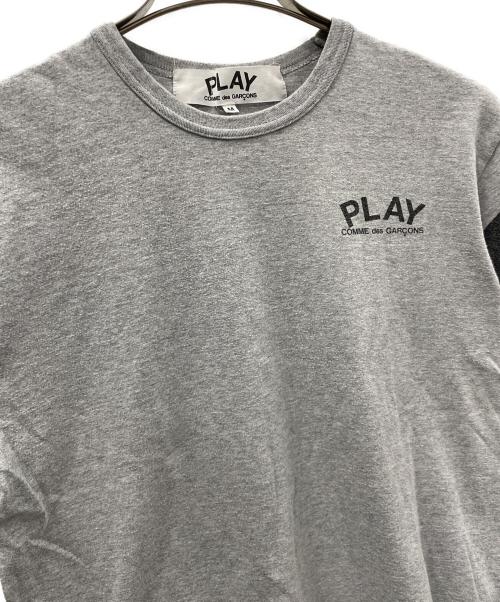 PLAY COMME des GARCONS（プレイコムデギャルソン）PLAY COMME des GARCONS (プレイコムデギャルソン) Tシャツ グレー サイズ:Mの古着・服飾アイテム