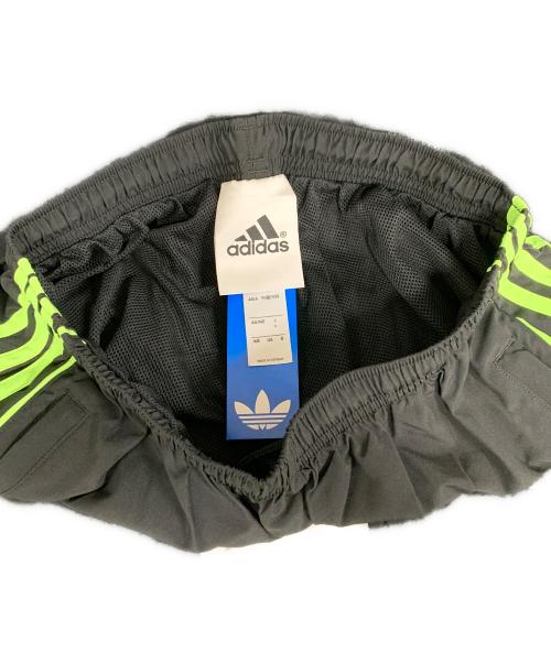 adidas（アディダス）adidas (アディダス) ジャージパンツ チームガイスト アディカラー トラックパンツ ブラック×グリーン サイズ:M 未使用品の古着・服飾アイテム