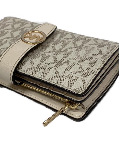 MICHAEL KORS（マイケルコース）MICHAEL KORS (マイケルコース) 2つ折り財布 シグネチャー ホワイト サイズ:実寸サイズにてご確認ください。の古着・服飾アイテム