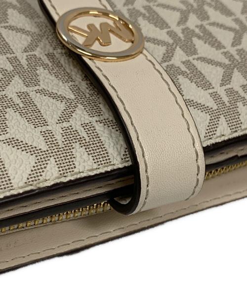MICHAEL KORS（マイケルコース）MICHAEL KORS (マイケルコース) 2つ折り財布 シグネチャー ホワイト サイズ:実寸サイズにてご確認ください。の古着・服飾アイテム