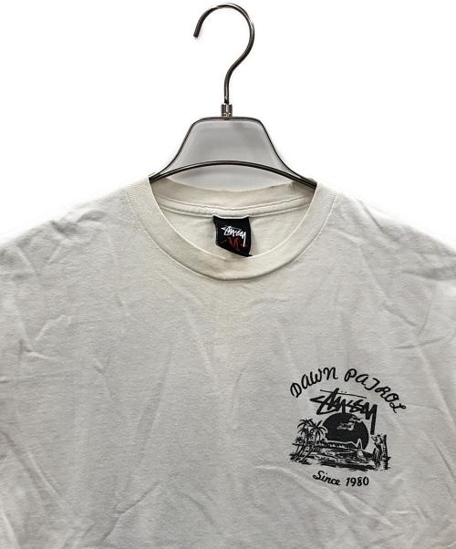 stussy（ステューシー）stussy (ステューシー) Tシャツ DAWN PATROL（ドーン・パトロール） ホワイト サイズ:Mの古着・服飾アイテム