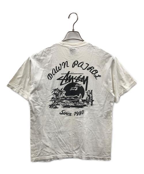 stussy（ステューシー）stussy (ステューシー) Tシャツ DAWN PATROL（ドーン・パトロール） ホワイト サイズ:Mの古着・服飾アイテム
