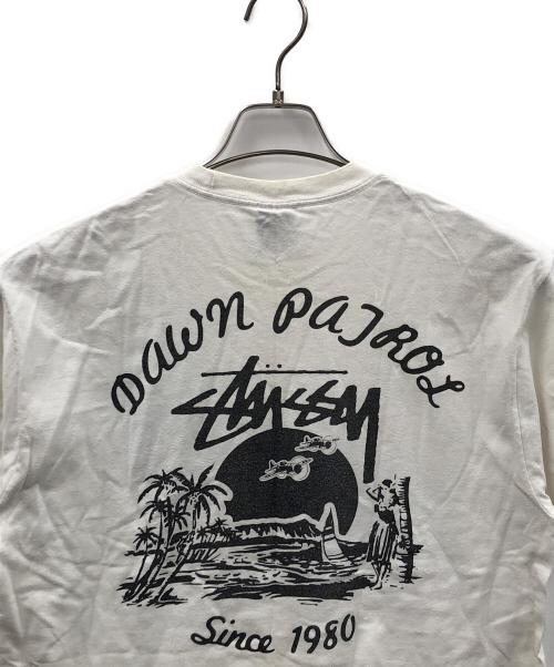 stussy（ステューシー）stussy (ステューシー) Tシャツ DAWN PATROL（ドーン・パトロール） ホワイト サイズ:Mの古着・服飾アイテム