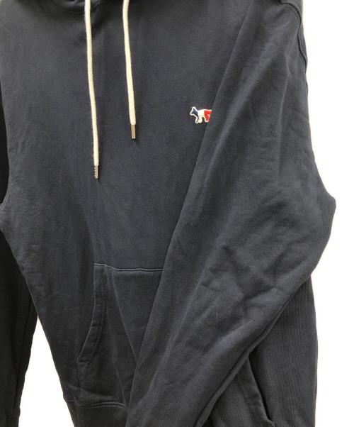maison kitsune（メゾンキツネ）maison kitsune (メゾンキツネ) プルオーバーパーカー ネイビー サイズ:Mの古着・服飾アイテム