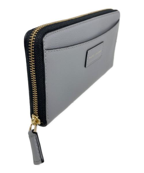 MARC JACOBS（マークジェイコブス）MARC JACOBS (マークジェイコブス) 長財布 ザ プロウタジェイ グレー サイズ:実寸サイズにてご確認ください。の古着・服飾アイテム