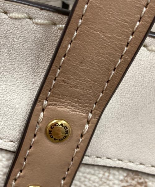 COACH（コーチ）COACH (コーチ) 2WAYバッグ ハンドバッグ ショルダーバッグ フィールド トート 22 シグネチャーキャンバス ホースアンドキャリッジプリント アイボリー×ベージュ サイズ:実寸サイズにてご確認ください。の古着・服飾アイテム