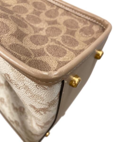 COACH（コーチ）COACH (コーチ) 2WAYバッグ ハンドバッグ ショルダーバッグ フィールド トート 22 シグネチャーキャンバス ホースアンドキャリッジプリント アイボリー×ベージュ サイズ:実寸サイズにてご確認ください。の古着・服飾アイテム