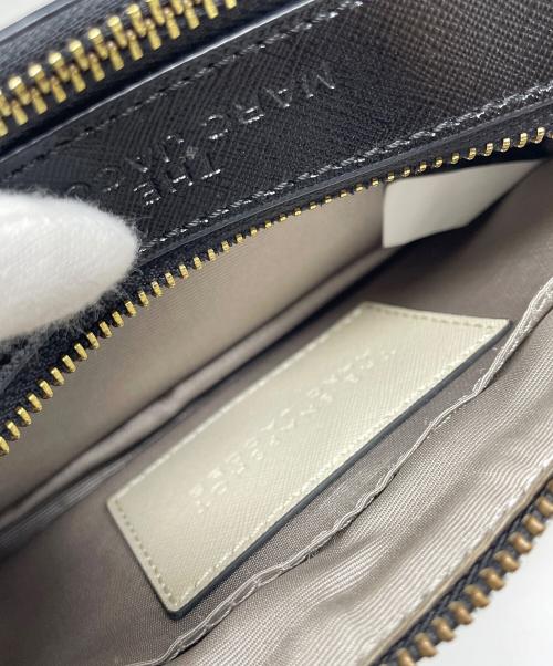 MARC JACOBS（マークジェイコブス）MARC JACOBS (マークジェイコブス) ショルダーバッグ ザ スナップ ショット アイボリー×ブラック サイズ:実寸サイズにてご確認ください。の古着・服飾アイテム