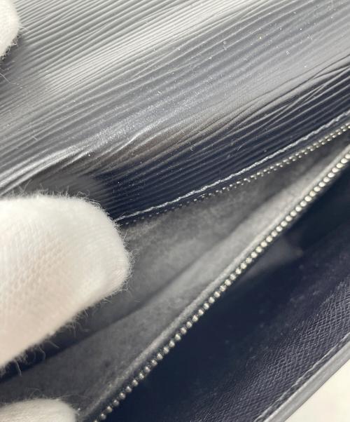 LOUIS VUITTON（ルイ ヴィトン）LOUIS VUITTON (ルイ ヴィトン) クラッチバッグ エピ トラペーズ ブラック サイズ:実寸サイズにてご確認ください。の古着・服飾アイテム