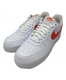 NIKE（ナイキ）の古着「スニーカー Women's Air Force 1 Low 07 Essential  (ウィメンズ エアフォース1 ロー 07 エッセンシャル)」｜ホワイト×オレンジ