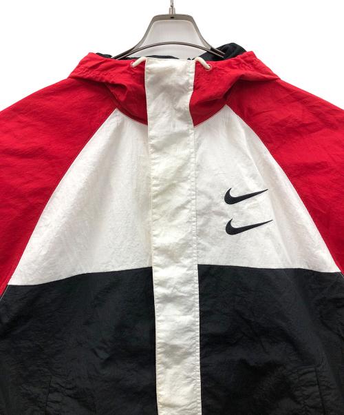 NIKE（ナイキ）NIKE (ナイキ) ナイロンジャケット SWOOSH WOVEN JACKET (スウッシュ ウーブン ジャケット) レッド×ブラック サイズ:XXLの古着・服飾アイテム