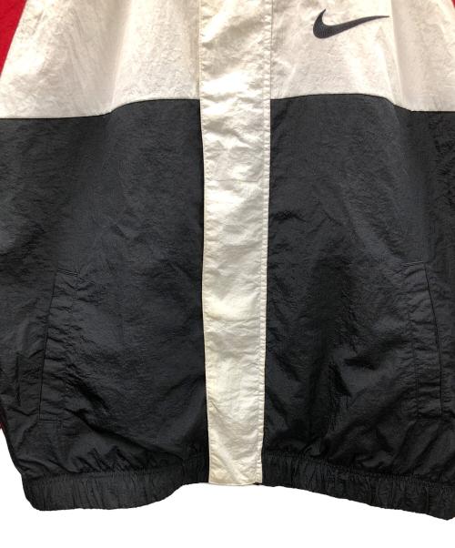 NIKE（ナイキ）NIKE (ナイキ) ナイロンジャケット SWOOSH WOVEN JACKET (スウッシュ ウーブン ジャケット) レッド×ブラック サイズ:XXLの古着・服飾アイテム