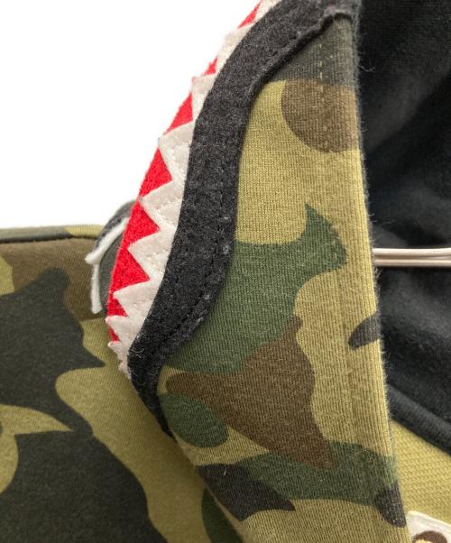 A BATHING APE（アベイシングエイプ）A BATHING APE (アベイシングエイプ) ジップパーカー 1ST CAMO WINDSTOPPER SHARK HOODIE（ファースト カモ ウインドストッパー シャーク フーディ） オリーブ サイズ:XLの古着・服飾アイテム