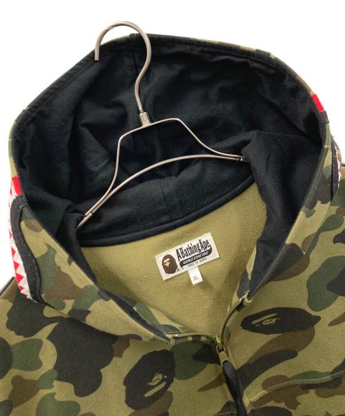 A BATHING APE（アベイシングエイプ）A BATHING APE (アベイシングエイプ) ジップパーカー 1ST CAMO WINDSTOPPER SHARK HOODIE（ファースト カモ ウインドストッパー シャーク フーディ） オリーブ サイズ:XLの古着・服飾アイテム