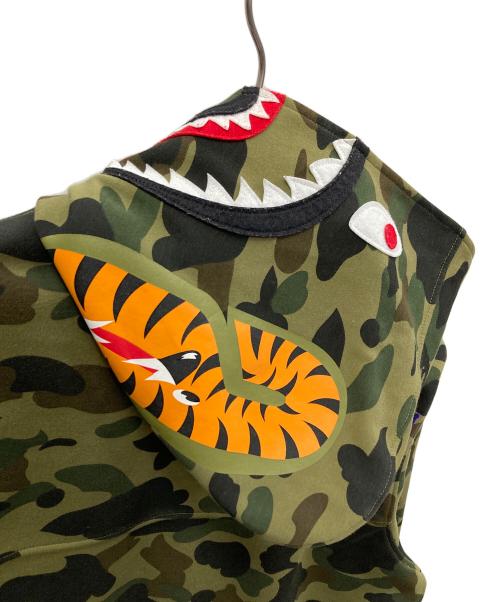 A BATHING APE（アベイシングエイプ）A BATHING APE (アベイシングエイプ) ジップパーカー 1ST CAMO WINDSTOPPER SHARK HOODIE（ファースト カモ ウインドストッパー シャーク フーディ） オリーブ サイズ:XLの古着・服飾アイテム