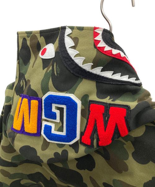 A BATHING APE（アベイシングエイプ）A BATHING APE (アベイシングエイプ) ジップパーカー 1ST CAMO WINDSTOPPER SHARK HOODIE（ファースト カモ ウインドストッパー シャーク フーディ） オリーブ サイズ:XLの古着・服飾アイテム