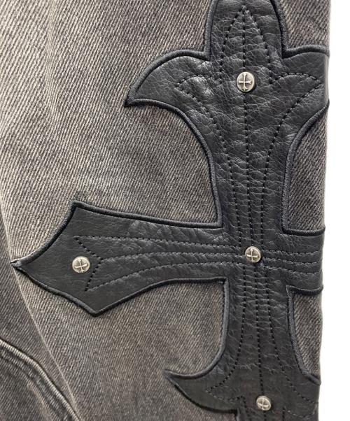 SUPPLIER（サプライヤー）SUPPLIER (サプライヤー) バギージーンズ Cross Leather Patch Baggy Denim Pants（クロス レザー パッチ バギー デニム パンツ） グレー サイズ:Lの古着・服飾アイテム