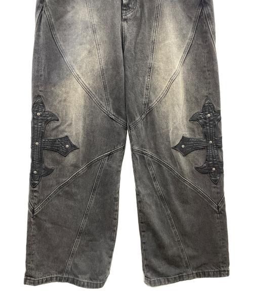SUPPLIER（サプライヤー）SUPPLIER (サプライヤー) バギージーンズ Cross Leather Patch Baggy Denim Pants（クロス レザー パッチ バギー デニム パンツ） グレー サイズ:Lの古着・服飾アイテム