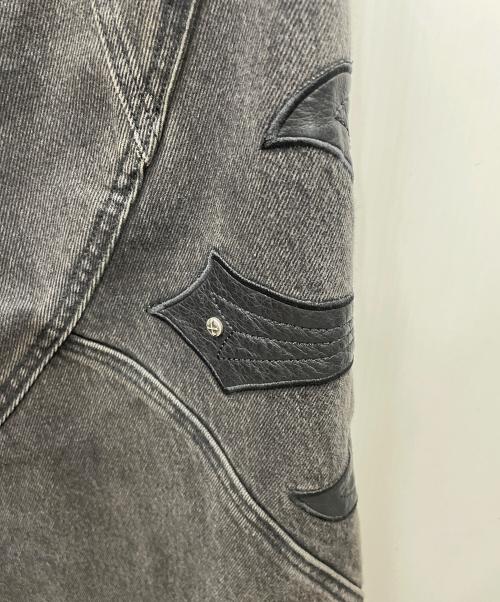 SUPPLIER（サプライヤー）SUPPLIER (サプライヤー) バギージーンズ Cross Leather Patch Baggy Denim Pants（クロス レザー パッチ バギー デニム パンツ） グレー サイズ:Lの古着・服飾アイテム