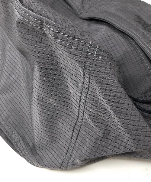 THE NORTH FACE（ザ ノース フェイス）THE NORTH FACE (ザ ノース フェイス) ショルダーバッグ メノウウォーカー グレー サイズ:8L 未使用品の古着・服飾アイテム