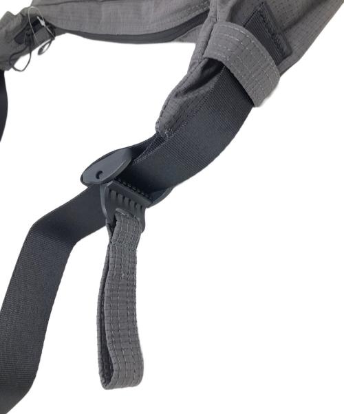 THE NORTH FACE（ザ ノース フェイス）THE NORTH FACE (ザ ノース フェイス) ショルダーバッグ メノウウォーカー グレー サイズ:8L 未使用品の古着・服飾アイテム