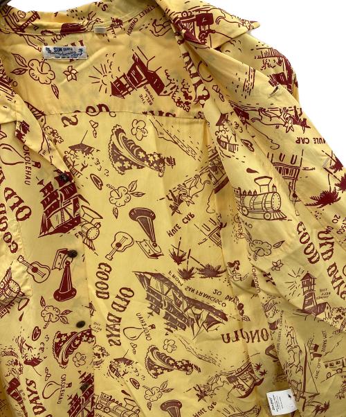 Sun Surf（サンサーフ）Sun Surf オープンカラーシャツ  L/S RAYON HAWAIIAN SHIRT “GOOD OLD DAYS”（ロングスリーブ レーヨン ハワイアン シャツ “グッド オールド デイズ”） イエロー サイズ:XXLの古着・服飾アイテム