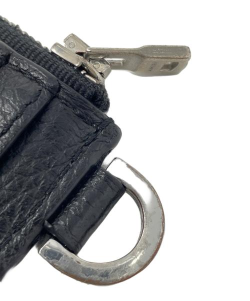 AMIRI（アミリ）AMIRI (アミリ) コインケース PEBBLED W/LOGO CHAIN WALLET（ペブルド ウィズ ロゴ チェーン ウォレット） ブラック サイズ:実寸サイズにてご確認ください。の古着・服飾アイテム