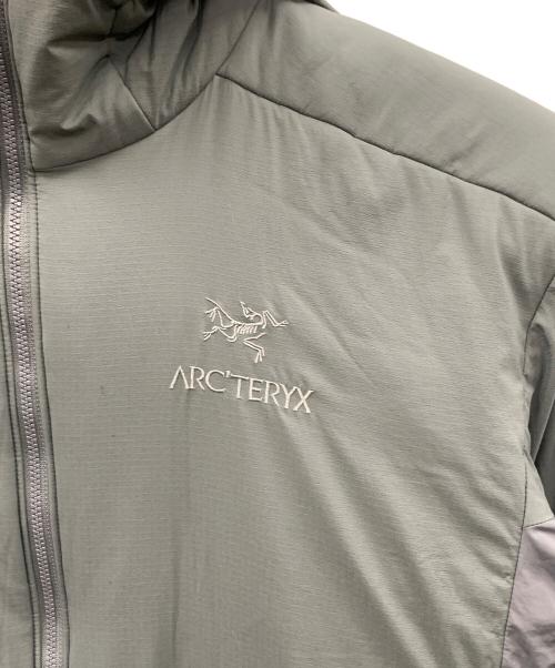 ARC'TERYX（アークテリクス）ARC'TERYX (アークテリクス) 中綿ジャケット ATOM LT HOODY（アトム エルティー フーディ） グレー サイズ:L/Gの古着・服飾アイテム