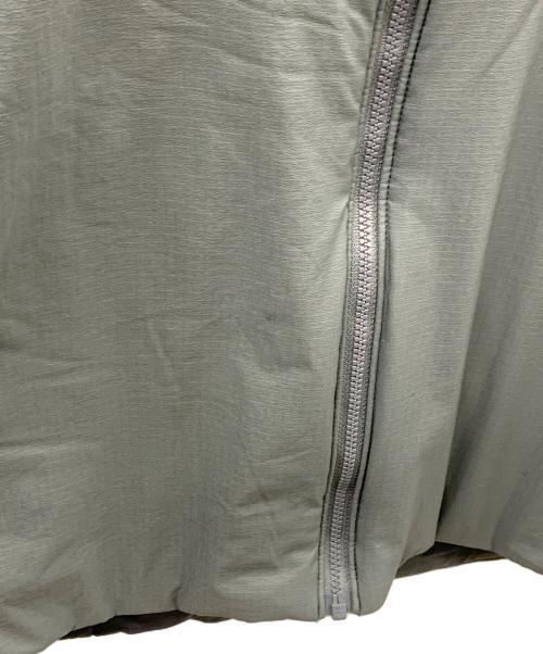 ARC'TERYX（アークテリクス）ARC'TERYX (アークテリクス) 中綿ジャケット ATOM LT HOODY（アトム エルティー フーディ） グレー サイズ:L/Gの古着・服飾アイテム