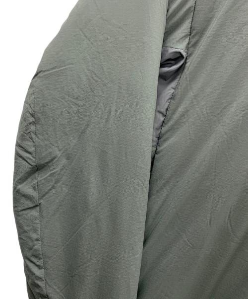 ARC'TERYX（アークテリクス）ARC'TERYX (アークテリクス) 中綿ジャケット ATOM LT HOODY（アトム エルティー フーディ） グレー サイズ:L/Gの古着・服飾アイテム
