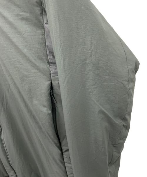 ARC'TERYX（アークテリクス）ARC'TERYX (アークテリクス) 中綿ジャケット ATOM LT HOODY（アトム エルティー フーディ） グレー サイズ:L/Gの古着・服飾アイテム
