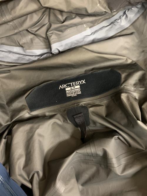 ARC'TERYX（アークテリクス）ARC'TERYX (アークテリクス) ナイロンパーカー ネイビー サイズ:S/Pの古着・服飾アイテム