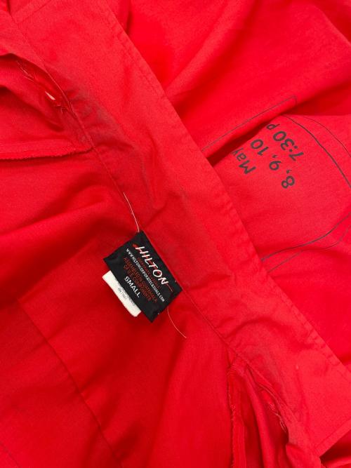 Hilton（ヒルトン）Hilton (ヒルトン) 半袖シャツ The Taming ofthe Shrew（ザ テイミング オブ ザ シュルー） レッド サイズ:SMALLの古着・服飾アイテム