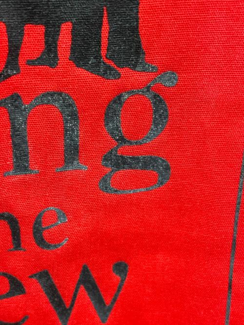 Hilton（ヒルトン）Hilton (ヒルトン) 半袖シャツ The Taming ofthe Shrew（ザ テイミング オブ ザ シュルー） レッド サイズ:SMALLの古着・服飾アイテム