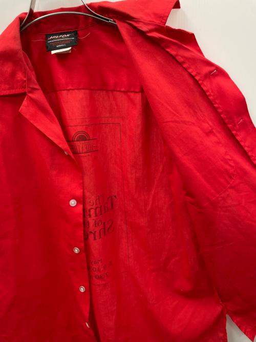Hilton（ヒルトン）Hilton (ヒルトン) 半袖シャツ The Taming ofthe Shrew（ザ テイミング オブ ザ シュルー） レッド サイズ:SMALLの古着・服飾アイテム