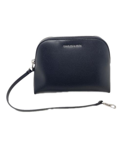 CHARLES & KEITH（チャールズアンドキース）CHARLES & KEITH (チャールズアンドキース) バッグ ダブルバックル トラペーズホーボーバッグ ブラック サイズ:実寸サイズにてご確認ください。の古着・服飾アイテム