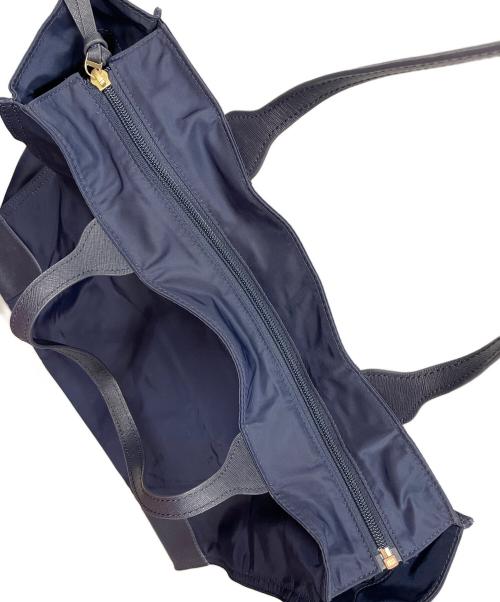 TORY BURCH（トリーバーチ）TORY BURCH (トリーバーチ) 折りたたみトートバッグ ELLA PACKABLE TOTE（エラ パッカブル トートバッグ） ネイビー サイズ:実寸サイズにてご確認下さい。の古着・服飾アイテム