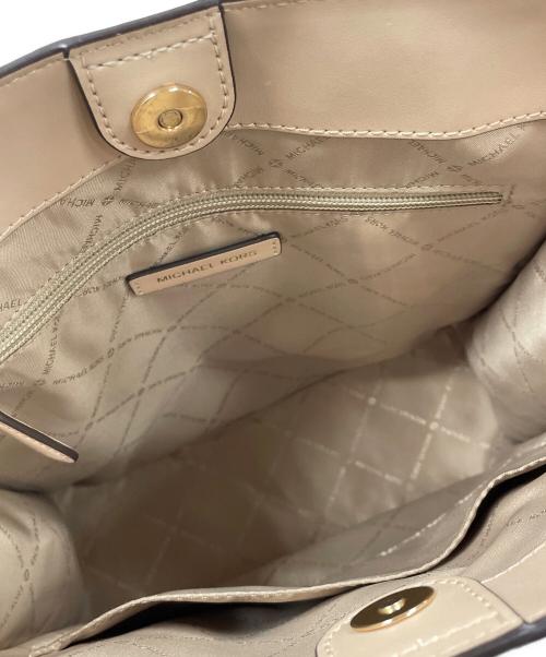 MICHAEL KORS（マイケルコース）MICHAEL KORS (マイケルコース) トートバッグ アイボリー サイズ:実寸サイズにてご確認ください。の古着・服飾アイテム