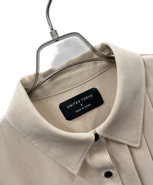 UNITED TOKYO（ユナイテッドトーキョー）UNITED TOKYO (ユナイテッドトーキョー) アシメプリーツシャツワンピース ベージュの古着・服飾アイテム