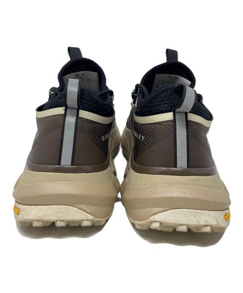 OAKLEY（オークリー）OAKLEY (オークリー) スニーカー トレーナー LIGHT Shield（ライトシールド） ブラウン サイズ:24cmの古着・服飾アイテム